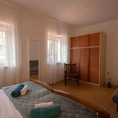 Holiday home Waterfront House Stoncica