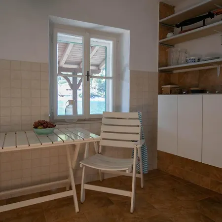 Waterfront House Stoncica